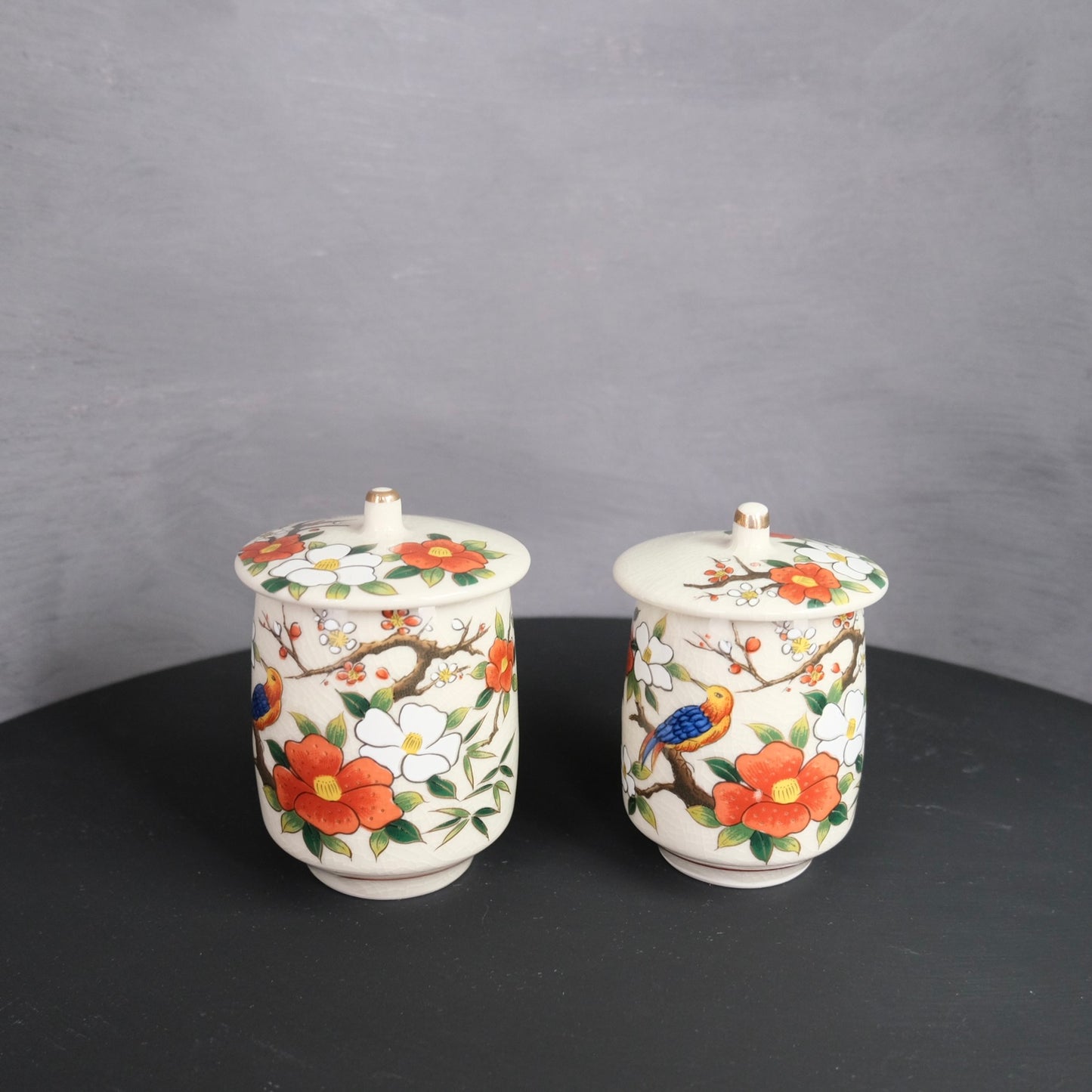 Vintage KUTANI ware TEA CUPS with lids (set of 2, Box) | 湯呑み(箱入り大小セット)