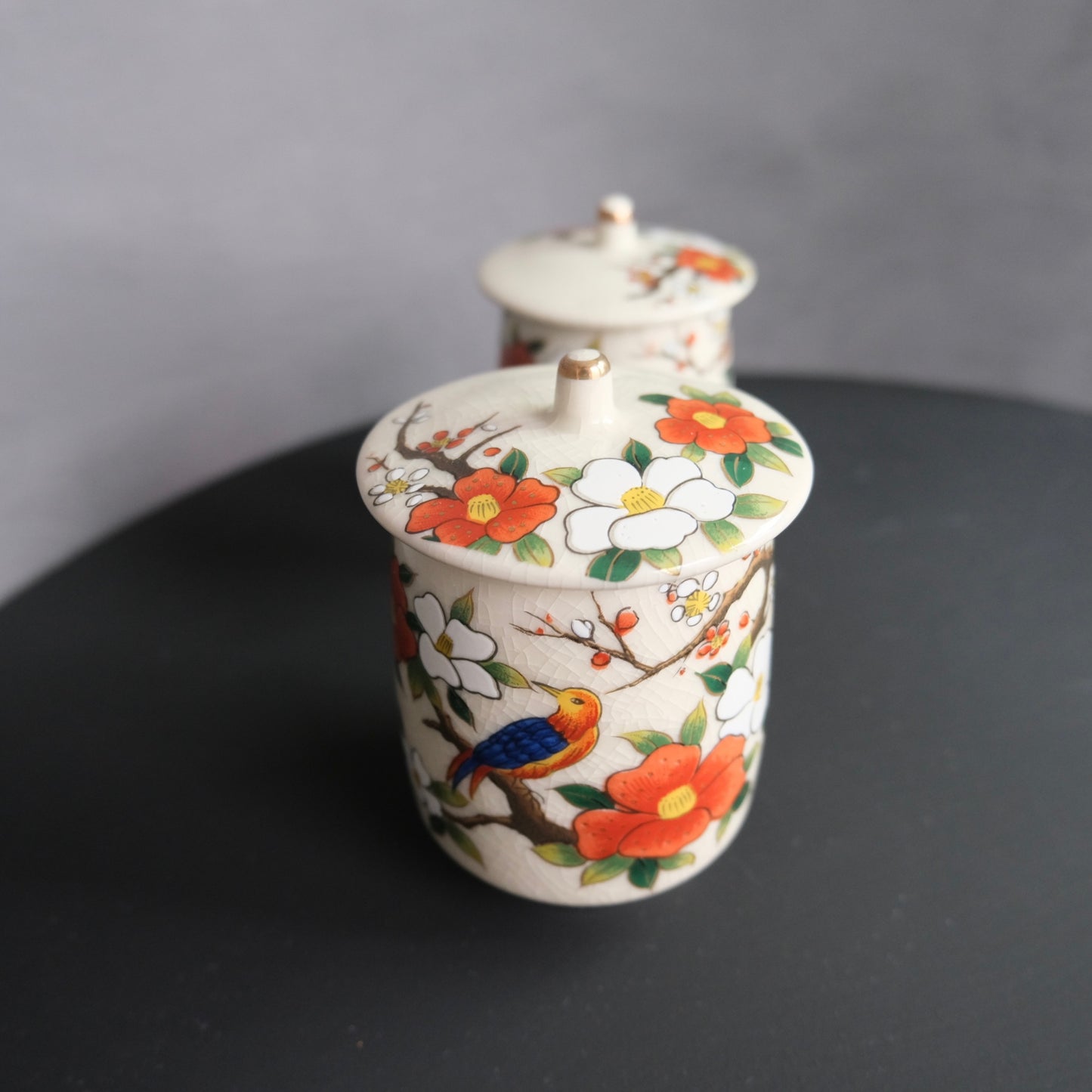 Vintage KUTANI ware TEA CUPS with lids (set of 2, Box) | 湯呑み(箱入り大小セット)