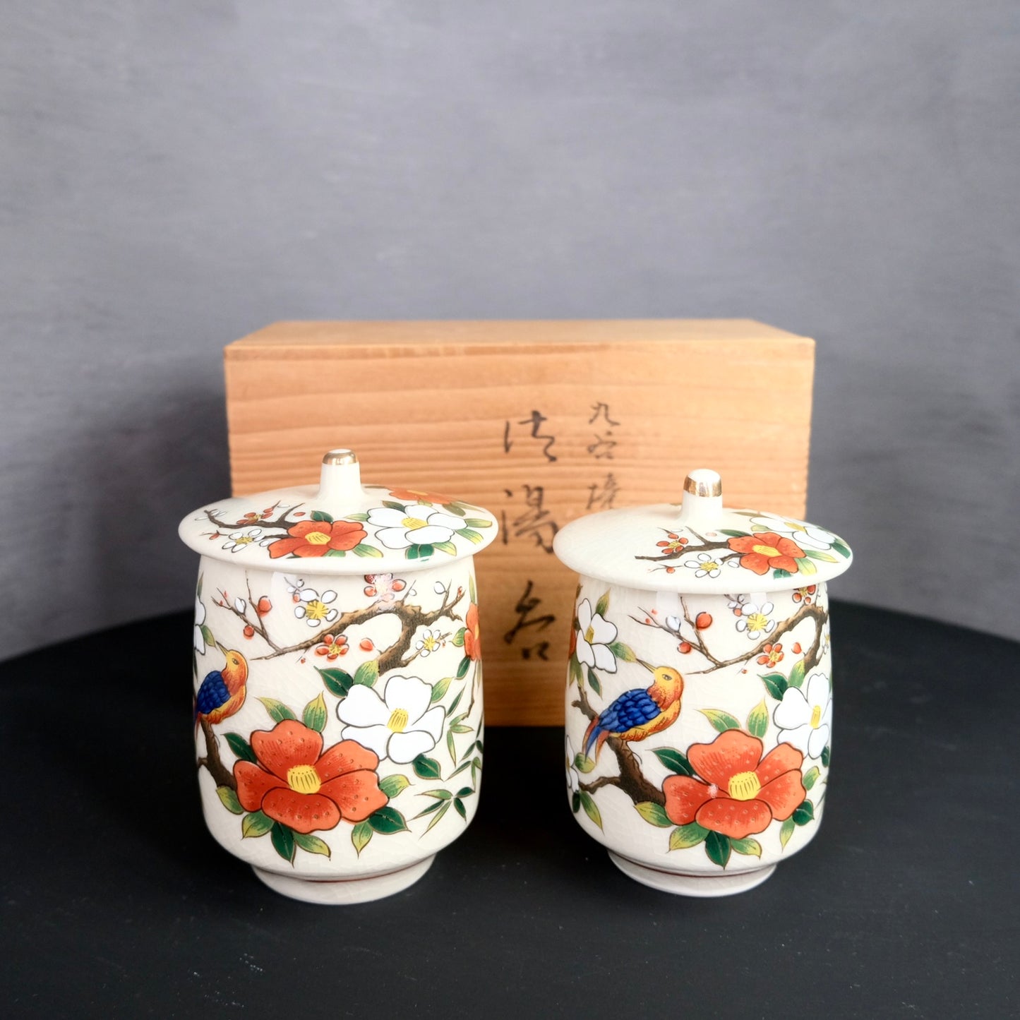 Vintage KUTANI ware TEA CUPS with lids (set of 2, Box) | 湯呑み(箱入り大小セット)
