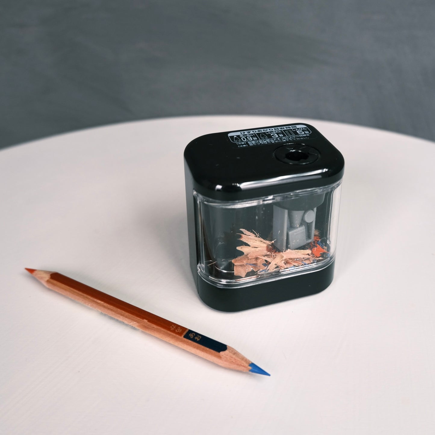 Electric PENCIL SHARPENER | 小さな電動えんぴつ削り