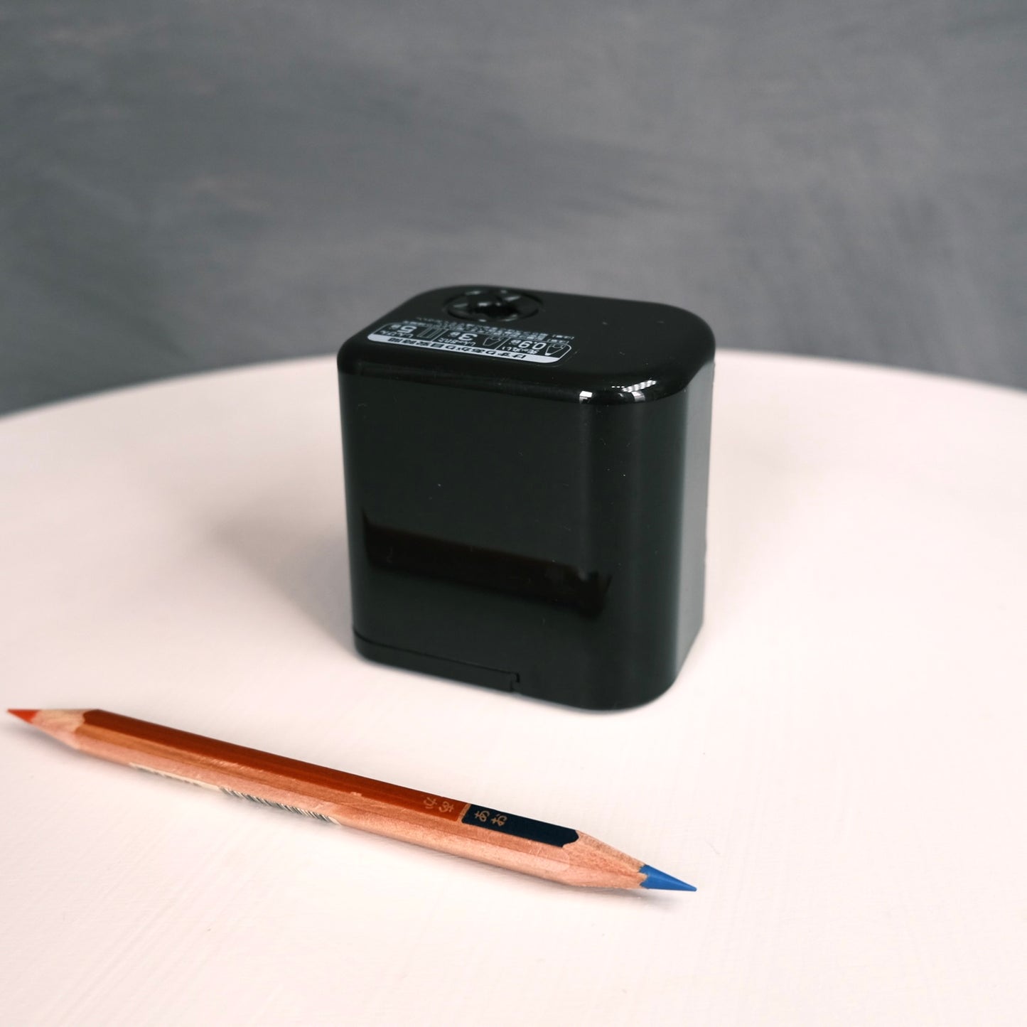 Electric PENCIL SHARPENER | 小さな電動えんぴつ削り