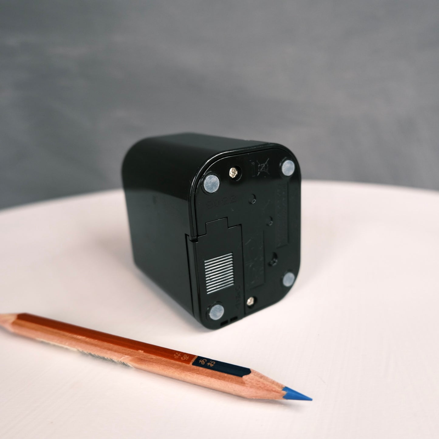 Electric PENCIL SHARPENER | 小さな電動えんぴつ削り