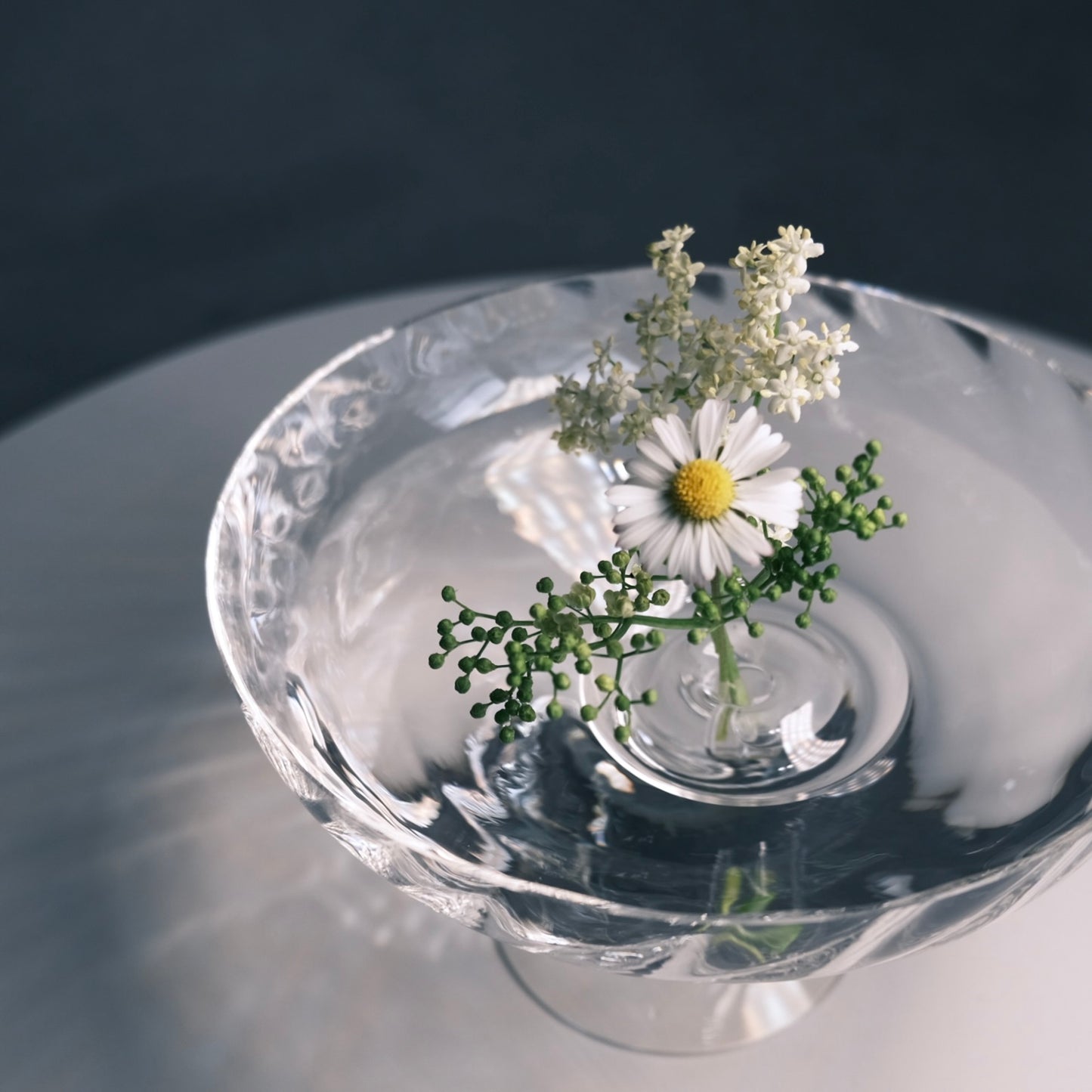 Floating Flower Vase | 水に浮かぶ一輪挿し